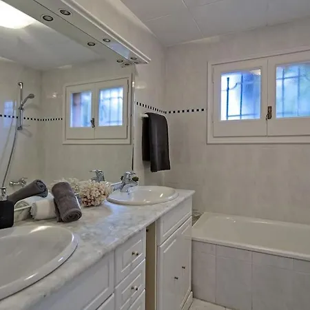 빌라 Cozy In Peaceful Area! Sea View!!! *