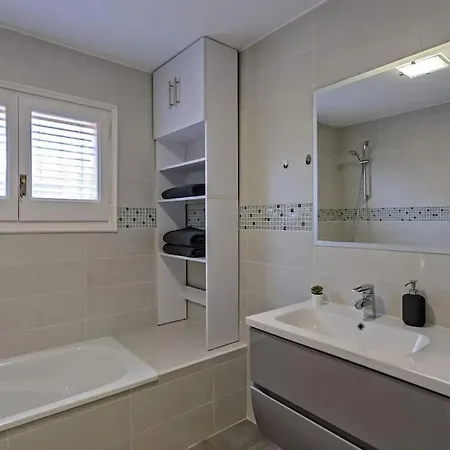 빌라 Cozy In Peaceful Area! Sea View!!!