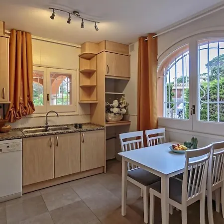 빌라 Cozy In Peaceful Area! Sea View!!!